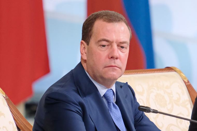 Медведев ја предупреди Германија: Ми се чини дека треба да се вразумат