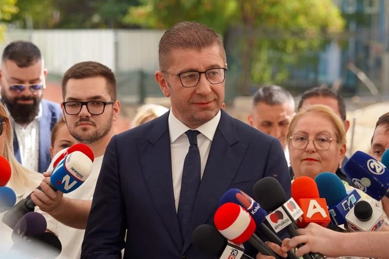 МИЦКОСКИ ЈА РАЗОБЛИЧИ ОПОЗИЦИЈАТА - Ги враќаме долговите од нивниот арамилак, пари се земаа за да горат модуларни болници!