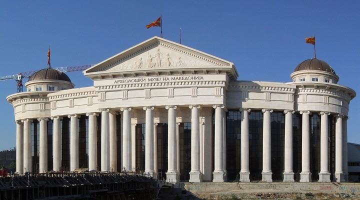 (Фото) СЕ СЕЌАВАТЕ ЛИ НА ОВА ГЛАСАЧКО ЛИВЧЕ ШТО НИ ЈА ПРОМЕНИ ИСТОРИЈАТА