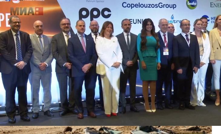 Божиновска го потпиша Меморандумот за соработка, Македонија официјално се приклучи кон Вертикалниот гасен коридор