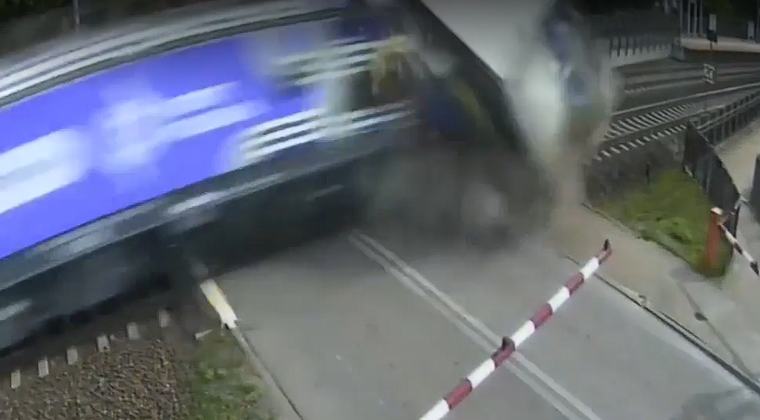 Вознемирувачко ВИДЕО - ВОЗ УДРИ ВО КАМИОН ОД БОСНА