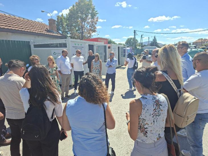 Прилепски Комуналец на четири македонски општини им ја објаснува селекцијата на отпадот